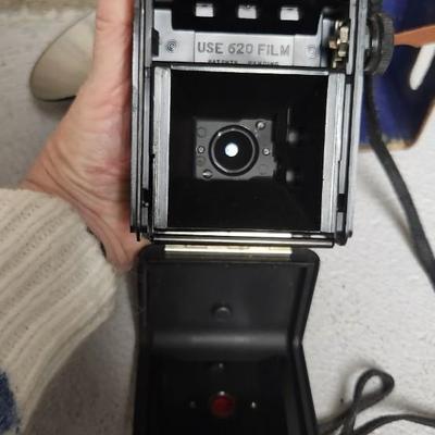 Sale Photo Thumbnail #29: Argus Argoflex seventy five with flas attachment and leather case. Fit a medium one rate box