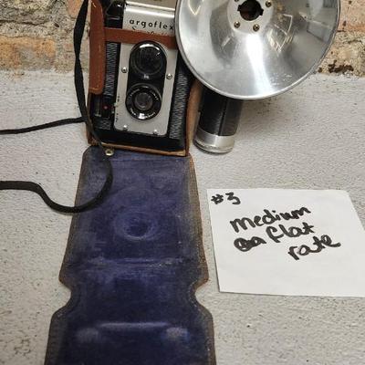 Sale Photo Thumbnail #22: Argus Argoflex seventy five with flas attachment and leather case. Fit a medium one rate box