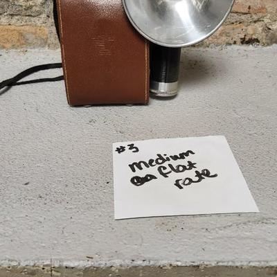 Sale Photo Thumbnail #24: Argus Argoflex seventy five with flas attachment and leather case. Fit a medium one rate box