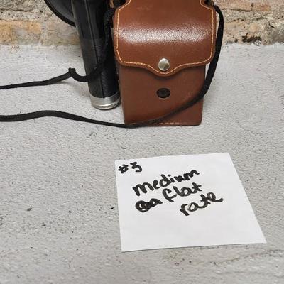 Sale Photo Thumbnail #23: Argus Argoflex seventy five with flas attachment and leather case. Fit a medium one rate box