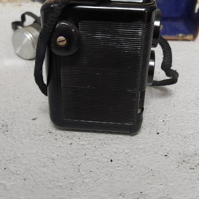 Sale Photo Thumbnail #28: Argus Argoflex seventy five with flas attachment and leather case. Fit a medium one rate box