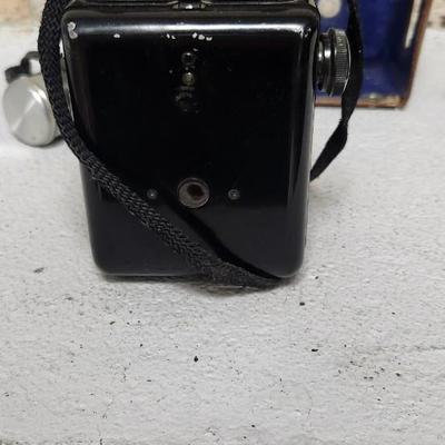 Sale Photo Thumbnail #27: Argus Argoflex seventy five with flas attachment and leather case. Fit a medium one rate box