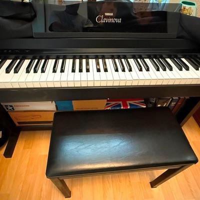 Yamaha Clavinova CLP-30 Digital Keyboard/Piano