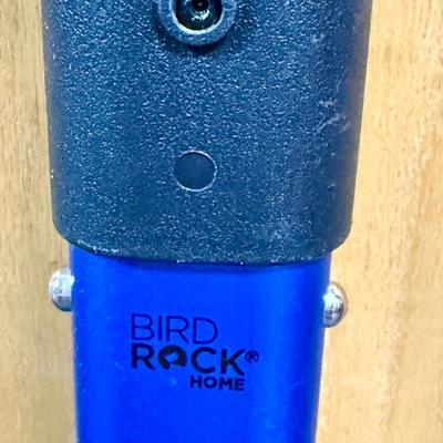 Sale Photo Thumbnail #375: Aluminum handle and shovel.  Like new condition. Measure approx. 35" long when fully extended.