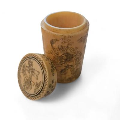 Sale Photo Thumbnail #4: Carved 4" box