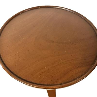 Sale Photo Thumbnail #138: Vintage Kittinger Furniture Buffalo Round Wood Pedestal Table Pattern T252 with Gold Ball Feet.
In good condition with some minor marks consistent with use. Top has a little bit of a rough grain in areas. Please see photos.
Approximately 14"x14"x17"