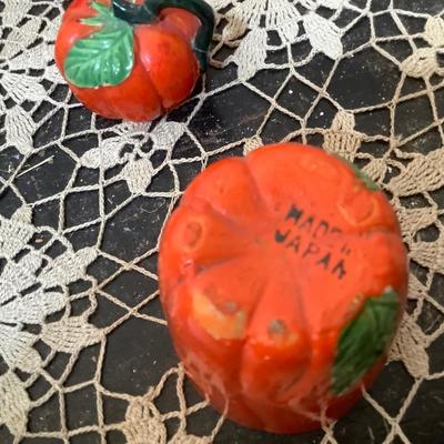 Sale Photo Thumbnail #332: You get tomato dishes there is a larger pitcher, four glasses, s&p, and a lid.