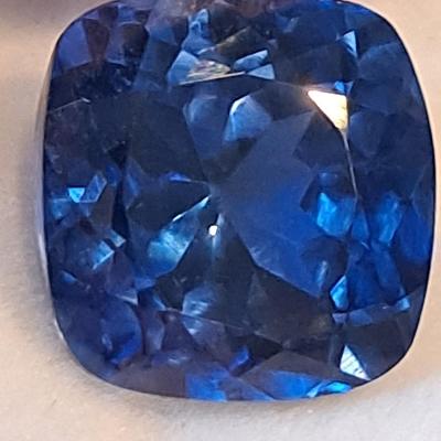 Lab Grown 3 cts Blue Sapphire