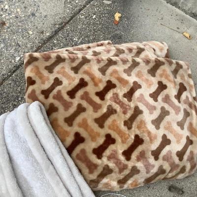 Sale Photo Thumbnail #45: You get unfinished quilt, two blankets need cleaning.