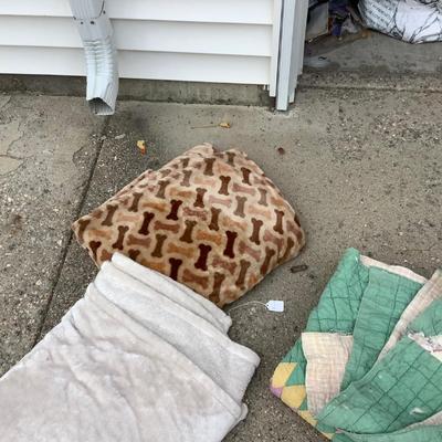 Sale Photo Thumbnail #44: You get unfinished quilt, two blankets need cleaning.