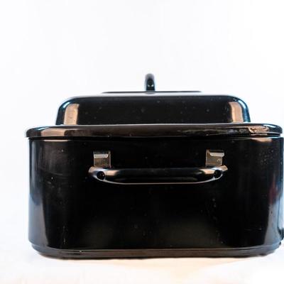 Sale Photo Thumbnail #60: It bakes, roast, slow cooks, steams, and keeps food warm. The temperatures are adjustable. The removable pan makes it easy for cleanup. It is large enough to cook a substantial turkey.