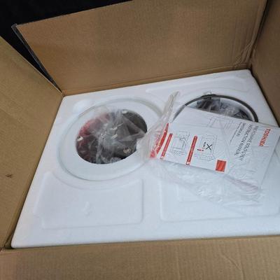 Brand new Toshiba 0.9 CU. FT. Microwave