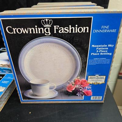 Johann Haviland Crowning Fashion Mountain Sky Brand New Dinnerware set for 4 still in original boxes! (2 of 2)
