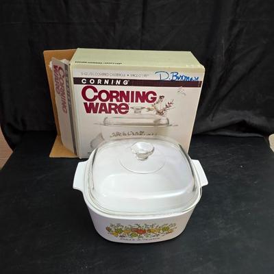 5 QT. Covered casserole Spice O' Life Corning ware dish with original box -