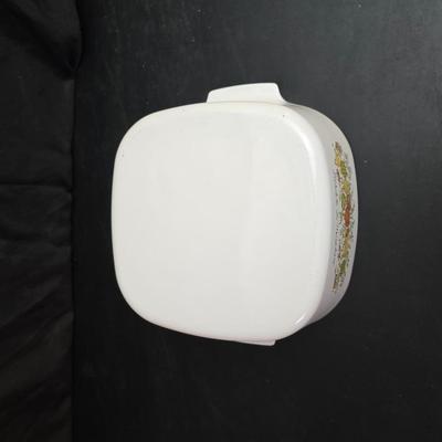 5 QT. Covered casserole Spice O' Life Corning ware dish with original box -