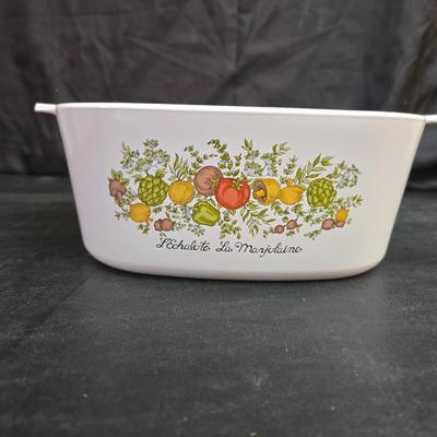 5 QT. Covered casserole Spice O' Life Corning ware dish with original box -