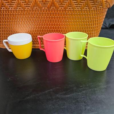 Vintage Redmon woven wood picnic basket with accessories