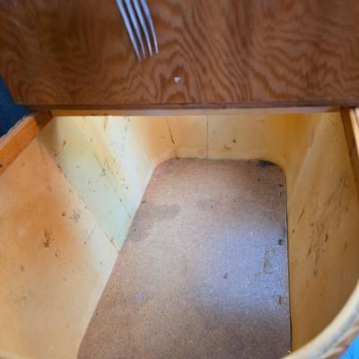 Vintage Redmon woven wood picnic basket with accessories