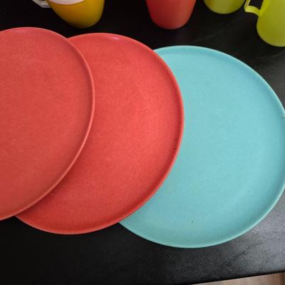 Vintage Redmon woven wood picnic basket with accessories