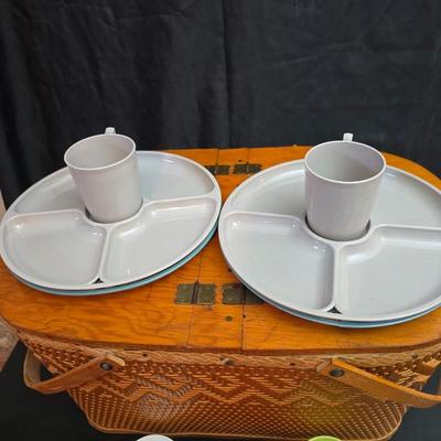 Vintage Redmon woven wood picnic basket with accessories