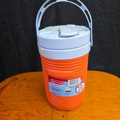 Vintage Redmon woven wood picnic basket with accessories