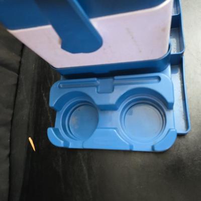 Rubbermaid cooler console ice chest with two thermoses