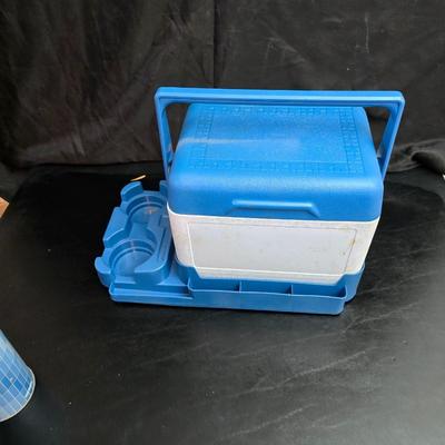 Rubbermaid cooler console ice chest with two thermoses