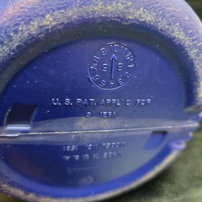 Rubbermaid cooler console ice chest with two thermoses