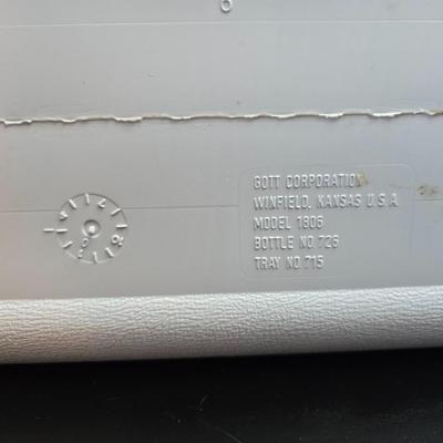 Rubbermaid cooler console ice chest with two thermoses