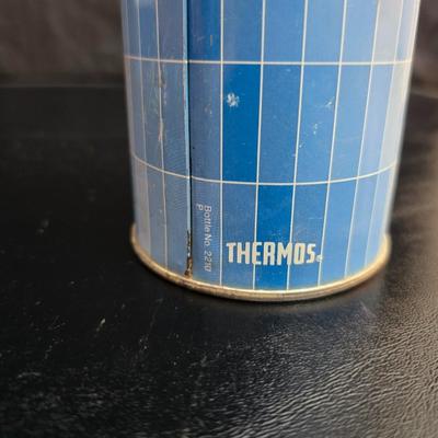 Rubbermaid cooler console ice chest with two thermoses