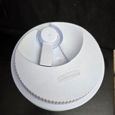 Rubbermaid cooler console ice chest with two thermoses