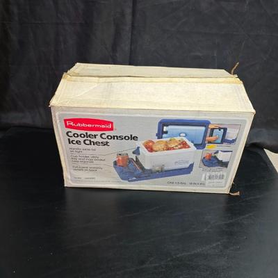 Rubbermaid cooler console ice chest with two thermoses