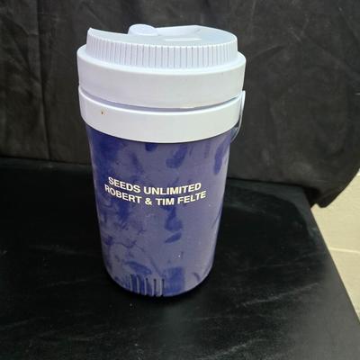 Rubbermaid cooler console ice chest with two thermoses