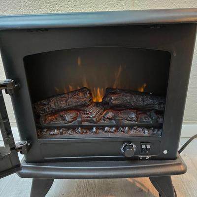 Working Space heater fireplace Model SF57C-17A00 with brown braided throw rug