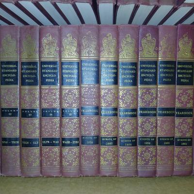 Vintage Funk & Wagnalls Universal Standard Encyclopedia set books copyright 1955