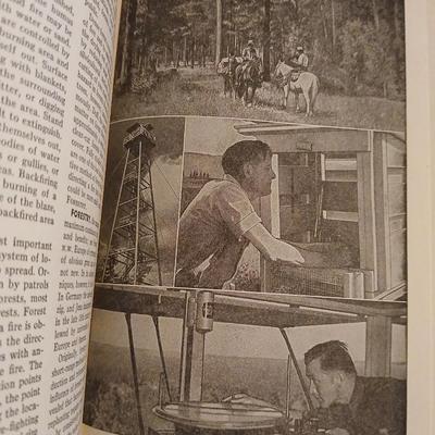 Vintage Funk & Wagnalls Universal Standard Encyclopedia set books copyright 1955