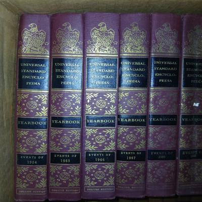 Vintage Funk & Wagnalls Universal Standard Encyclopedia set books copyright 1955