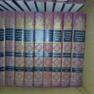 Vintage Funk & Wagnalls Universal Standard Encyclopedia set books copyright 1955
