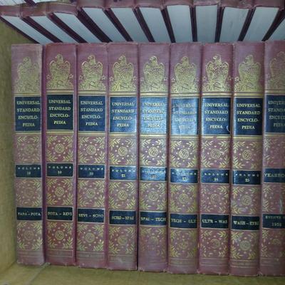 Vintage Funk & Wagnalls Universal Standard Encyclopedia set books copyright 1955