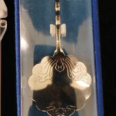 Collection of souvenir spoons - Canada - New Orleans - Philadelphia - Florida and more