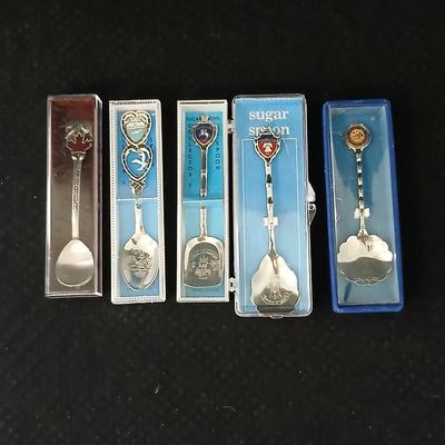 Collection of souvenir spoons - Canada - New Orleans - Philadelphia - Florida and more