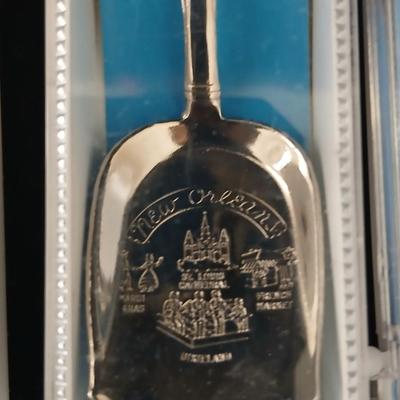 Collection of souvenir spoons - Canada - New Orleans - Philadelphia - Florida and more