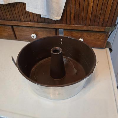 Assortment of baking pans - Cookie sheet - bread pans - Apron and more