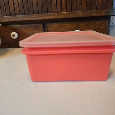 Plastic food storage containers