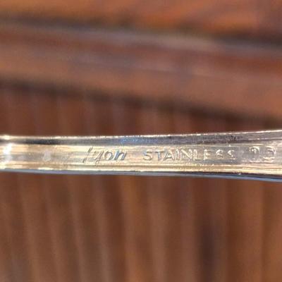 Complete 8-piece Flatware serving set - International Lyon AMERICANA Stainless Steel - Silverware set