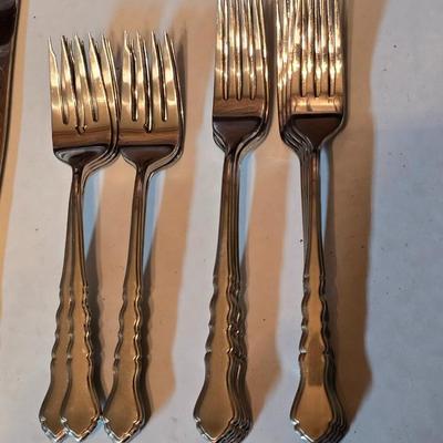 Complete 8-piece Flatware serving set - International Lyon AMERICANA Stainless Steel - Silverware set