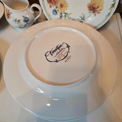 Noritake Versatone Asian Bouquet pattern - 4-piece place setting Plates with oval bowl, sugar & creamer, platter & mugs