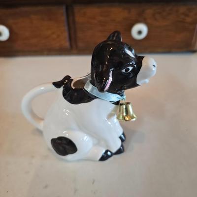 Holstien cow cookie jar - Villeroy & Brooch collectible plate - Cow napkin holder - creamer and more