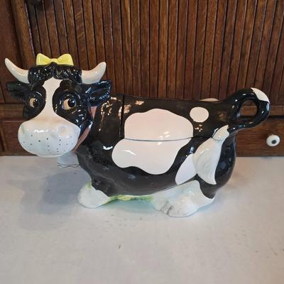 Holstien cow cookie jar - Villeroy & Brooch collectible plate - Cow napkin holder - creamer and more