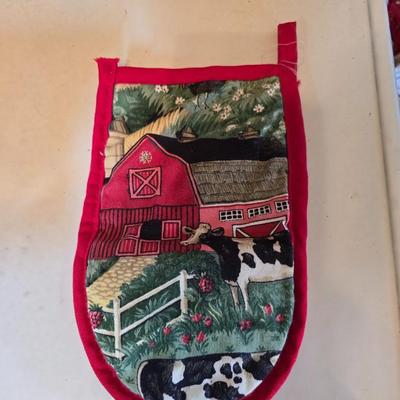 Holstien cow cookie jar - Villeroy & Brooch collectible plate - Cow napkin holder - creamer and more